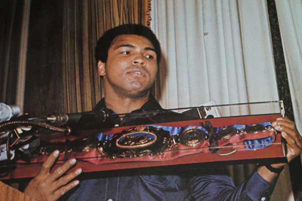 モハメド・アリがベルトを持った貴重なショット